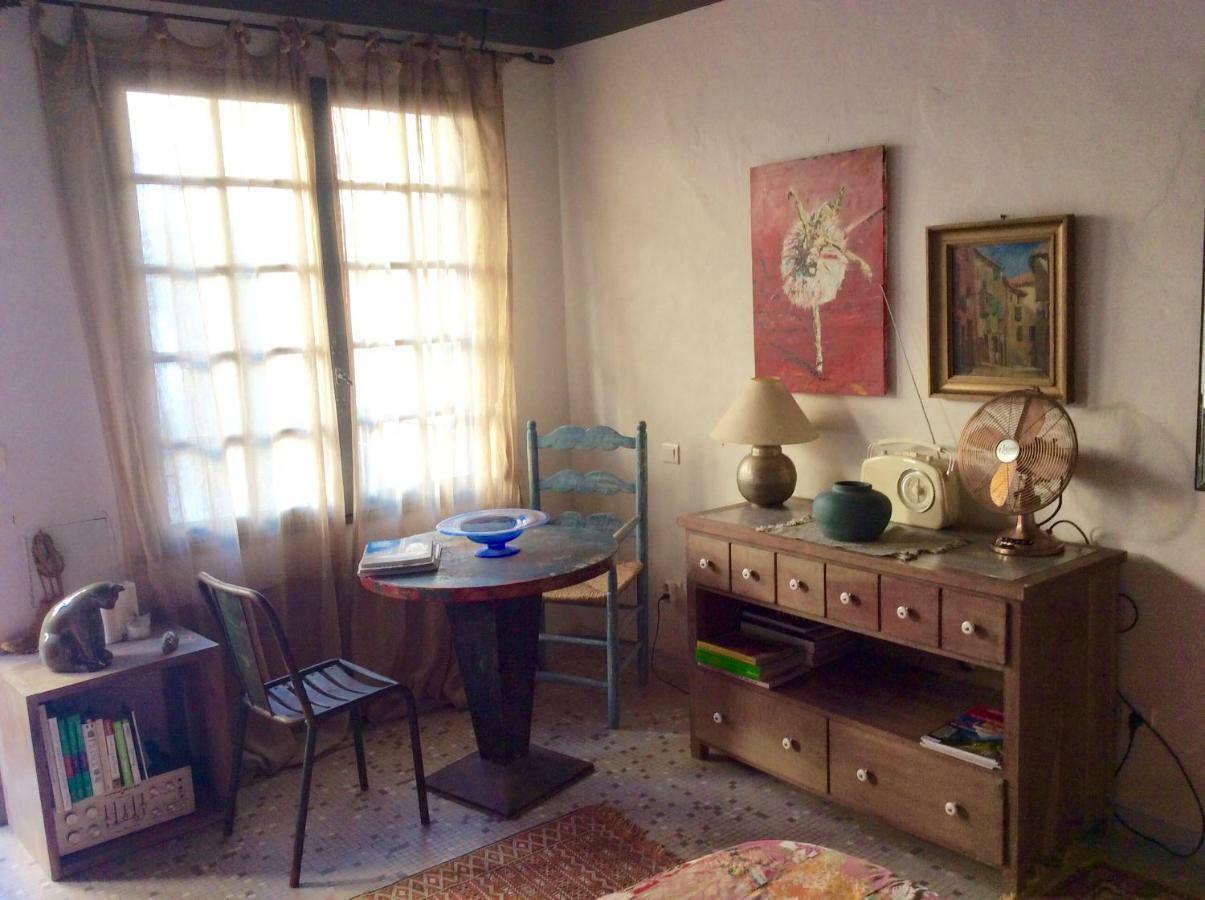 Nid D'Artiste Bed & Breakfast Saint Quentin la Poterie Bagian luar foto